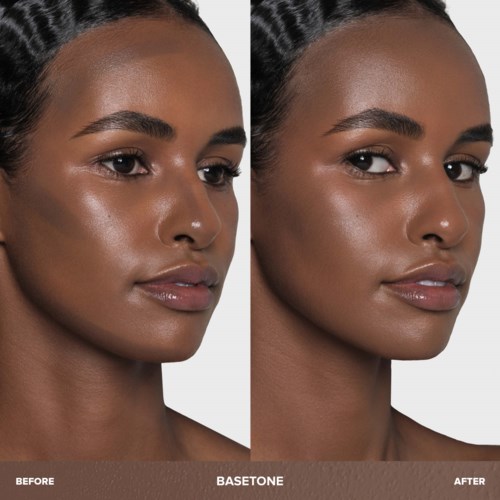 Een vrouw met een soepele, stralende huid, donkere wenkbrauwen en zwart haar naar achteren gestyled. Twee foto's tonen 'voor' en 'na' huidverzorging.