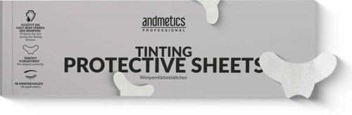 Pudełko z folią ochronną do barwienia, kilka arkuszy wystaje, oznaczone 'andmetics professional' i 'tinting protective sheets.'