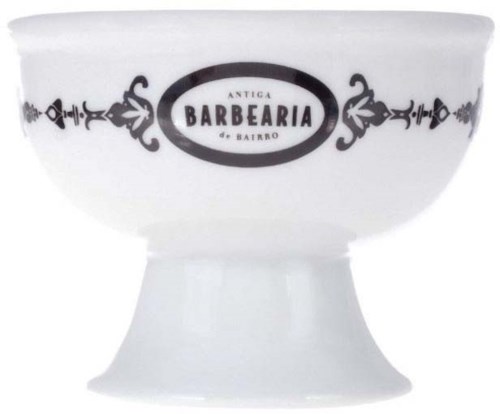 En hvit skål med svarte dekorative mønstre og tekst som sier 'Antiga Barbearia de Bairro'.
