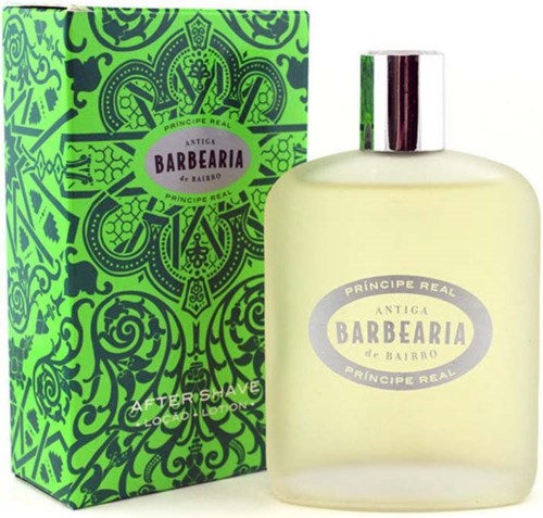 Een groene en paarse doos met gedetailleerde ontwerpen en een fles lichte aftershave-lotion.