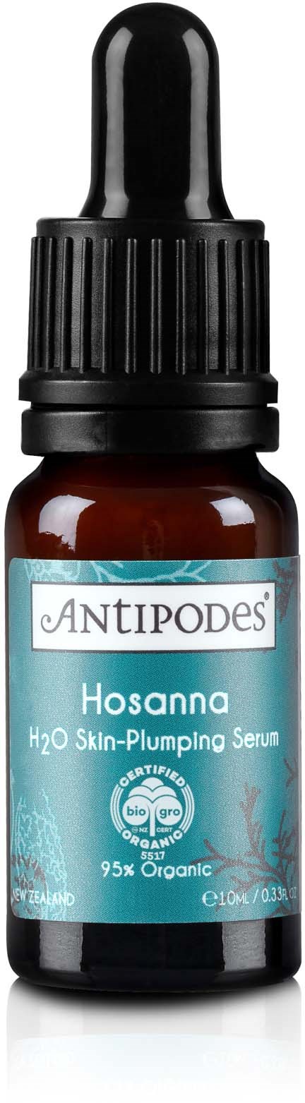 Pieni keltainen pullo mustalla tipautuspäällä, etiketti lukee 'Antipodes Hosanna H2O Skin-Plumping Serum'.