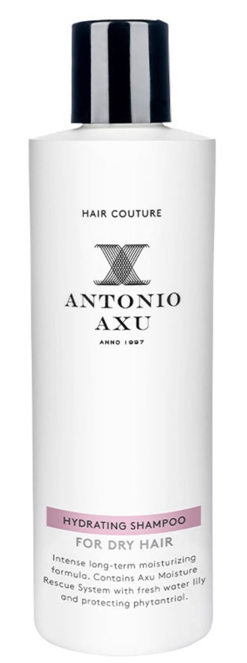 En hvit flaske med svart og hvitt lokk, merket som fuktighetsgivende sjampo for tørt hår av Antonio Axu.