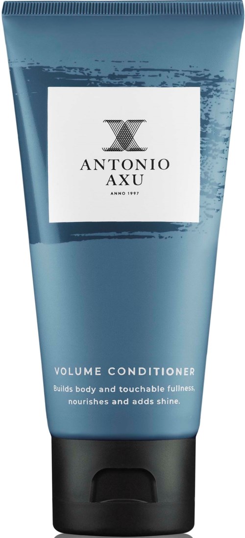 En blå tuben Antonio Axu Volum Balsam med svart lokk, som sier at den bygger volum, gir glans og nærer håret.