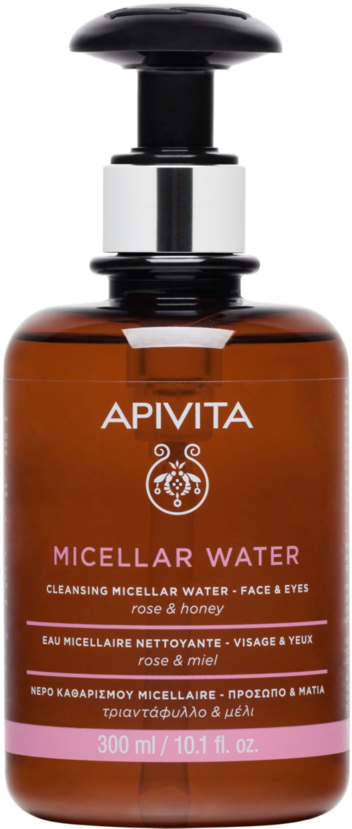 Een bruine fles met een zwarte pomp bevat Apivita Micellair Water voor gezicht en ogen reinigen met roos en honing.