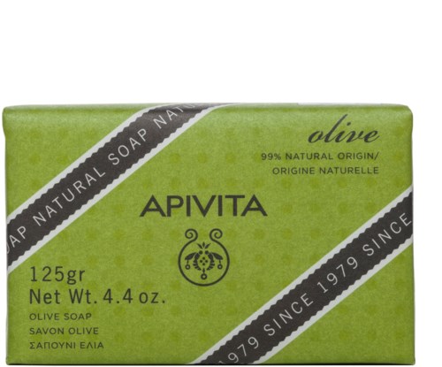 En grön tvålpaket märkt Apivita, med olivolja och naturliga ingredienser, väger 125 gram. Det visar olivtvål med grekisk text.