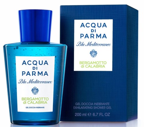 En blå dusjsåpeflaske og matchende eske, merket Acqua di Parma Bergamotto di Calabria. Flasken er stor og elegant.