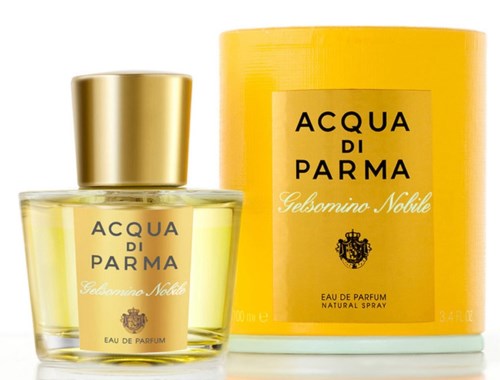 En parfymflaska med gul vätska och en gul låda bakom den, märkt 'Acqua di Parma Gedamino Nobile.'
