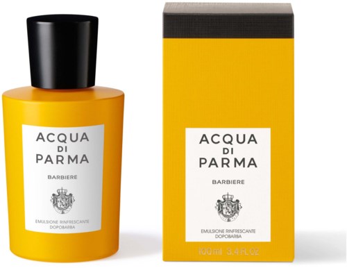 En gul flaske og eske med svart lokk, merket 'Acqua di Parma Barbiere' og en våpenskjoldlogo.