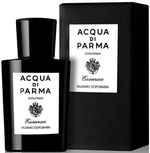 En svart parfymflaska med vit etikett och matchande box. Etiketten har texten 'ACQUA DI PARMA' och ett emblem.