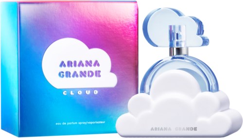 Hajupullon muotoinen hajuvesipullo ja vastaava pilvikotelo, pastellisävyjä ja teksti "Ariana Grande Cloud".