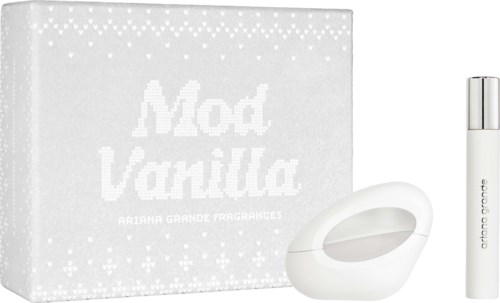 Valkoinen lahjapakkaus Mod Vanilla -tekstillä, valkoinen hajuvesilipas ja pieni spryttipullo Ariana Grande Fragrancesilta.