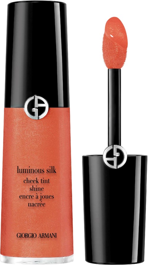 En Giorgio Armani leppglans med svart lokk og applikator, kalt Luminous Silk Cheek Tint Shine, i ferskenfarge.
