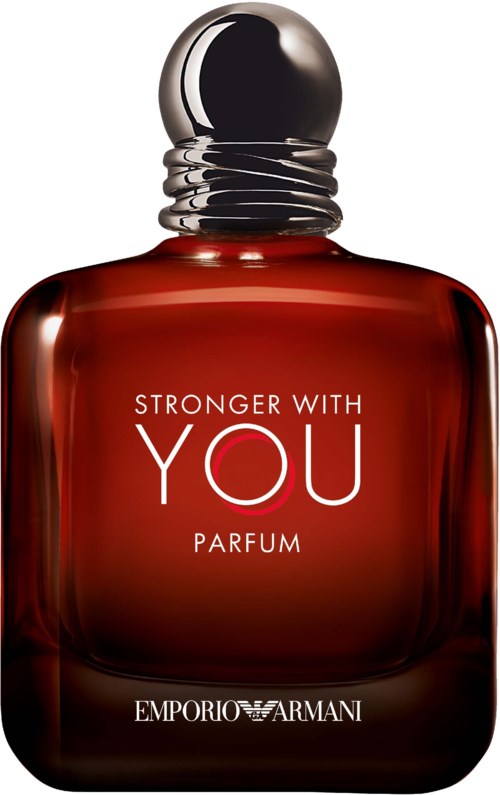 En parfymeflaske med rund sølvhette og rødbrunt glass. Etiketten sier "Stronger With You" av Emporio Armani.