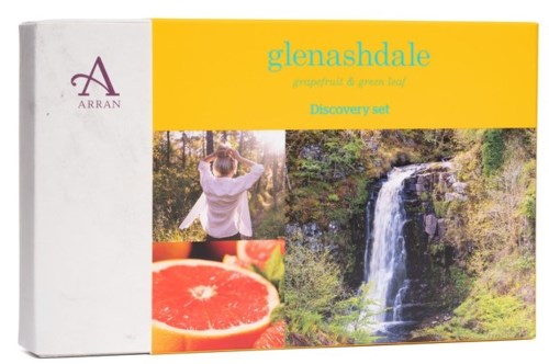 Ett paket med bilder av en flicka, vattenfall och grapefrukt, märkt 'glanashdale' och 'Discovery set'.
