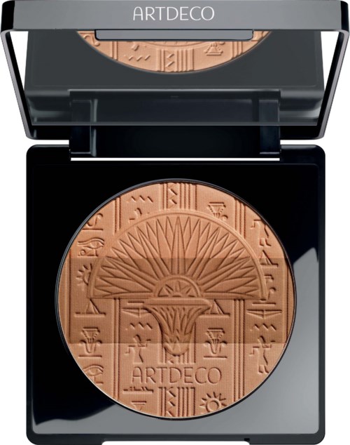 En makeup-compact med bronsfärgad pressad puder med geometriska och hieroglyfiska mönster.
