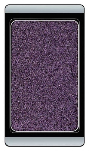 En smartphone med stor skärm som visar en lila, glitterliknande bakgrund. Telefonen har svart ram och rundade hörn.