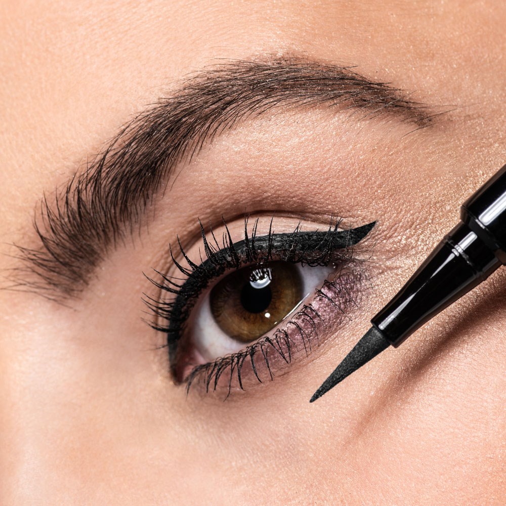 Artdeco Płynny Eyeliner Long Lasting Intense 01 Black (obrázok 4)