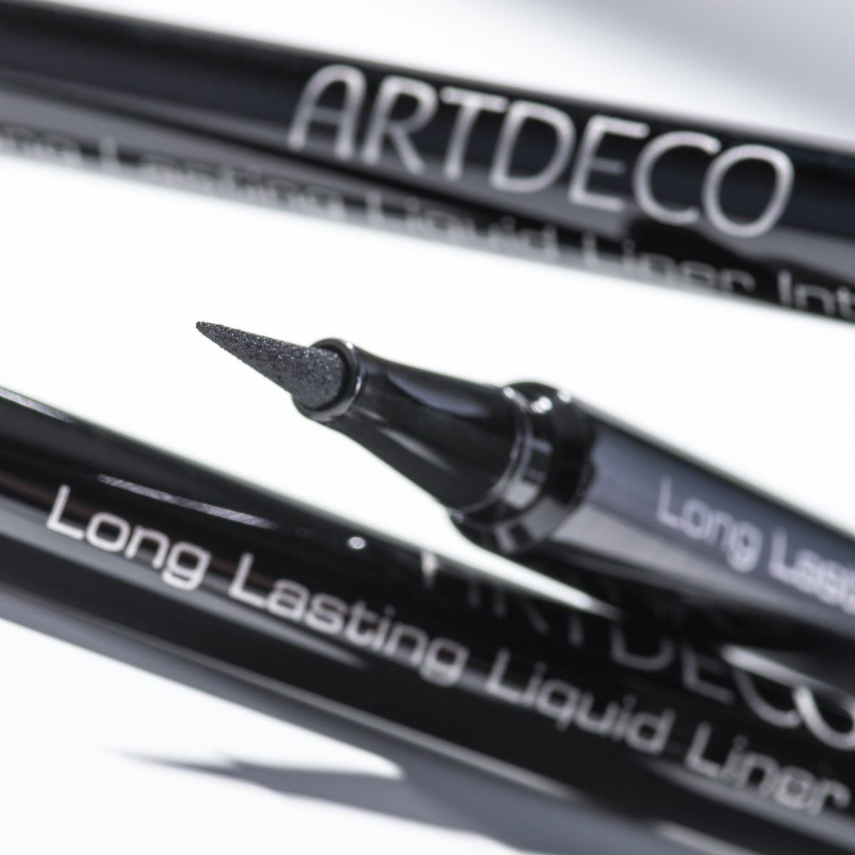 Artdeco Płynny Eyeliner Long Lasting Intense 01 Black (obrázok 5)