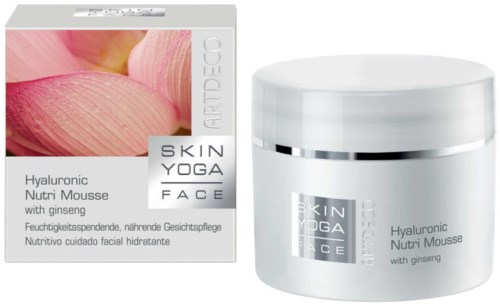 En hudvårdsprodukt kallad Hyaluronic Nutri Mousse med ginseng från Skin Yoga Face, i en vit burk och förpackning.