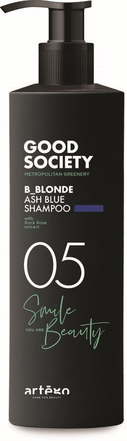 Mustavalkoinen sampoopullon, jossa pumppu, merkinnät 'Good Society B Blonde Ash Blue Shampoo' ja 'Smile Beauty'.