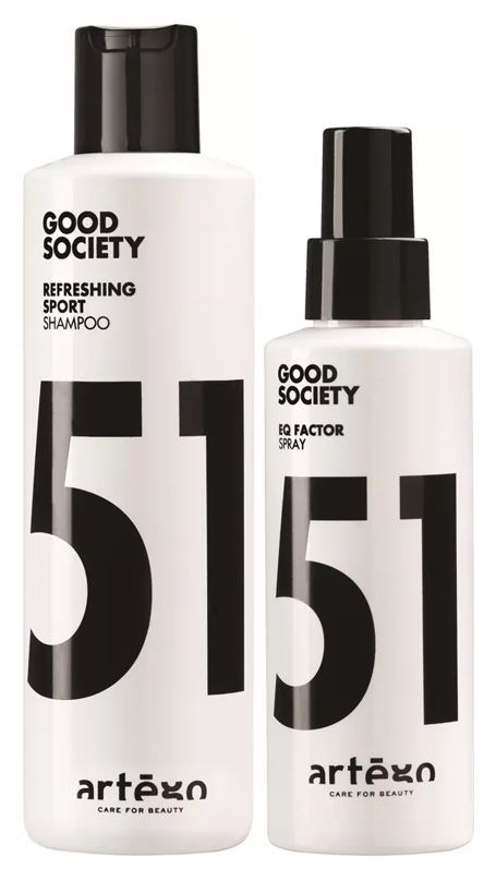 To hvide flasker med sorte låg og etiketter, mærket Good Society, den ene er shampoo og den anden er spray.