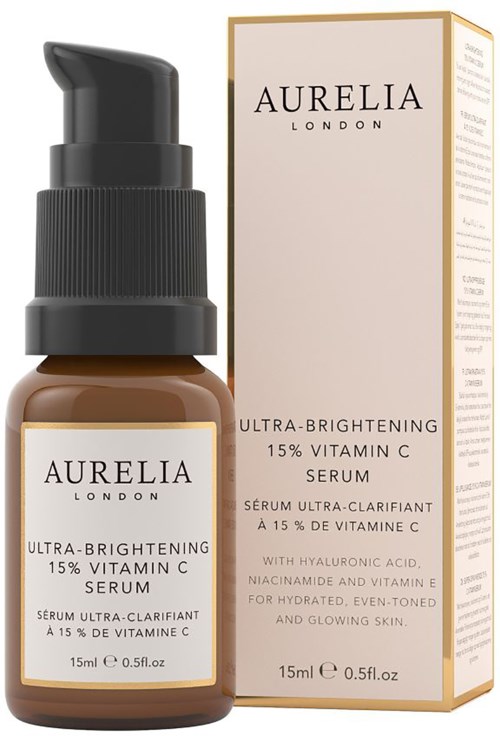 Een kleine bruine spuitfles met zwarte pomp, gelabeld 'Aurelia London Ultra-Brightening 15% Vitamin C Serum.'