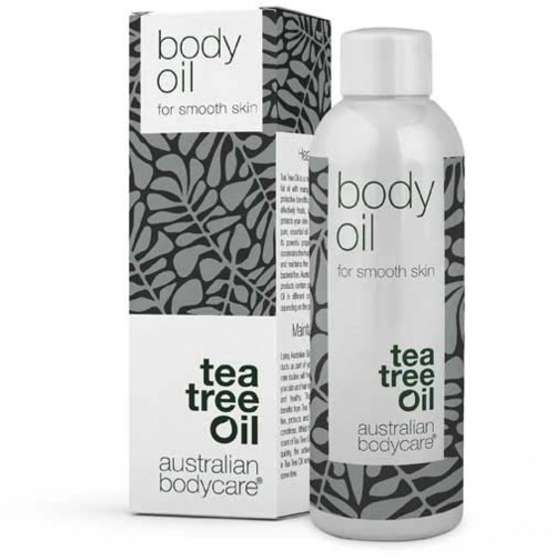 En flaska och en förpackning med kroppsolja med te-trämärke, främjar jämn hud, av Australian Bodycare.