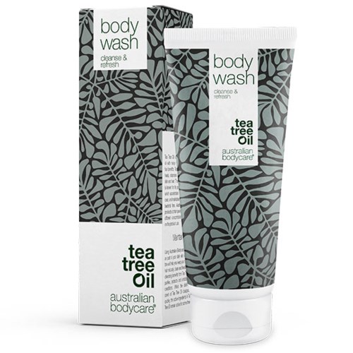 Putkilossa ja pakkauksessa Australian body care tea tree oil -kehdyssä, jossa lehtikuvio.