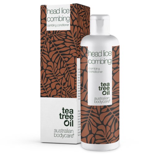En vit flaska märkt 'head lice combing' med tea tree oil, bredvid en matchande box med bruna bladmönster.