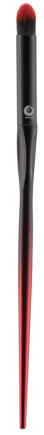 Ein langer, dünner Make-up-Pinsel mit schwarzem Griff und roten Borsten.