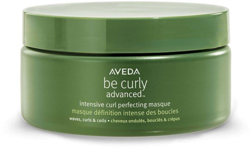 Vihreä purkki Aveda be curly advanced intensiivistä kiharoiden hoitonaamioita aaltoilevalle ja kihartuneelle. 