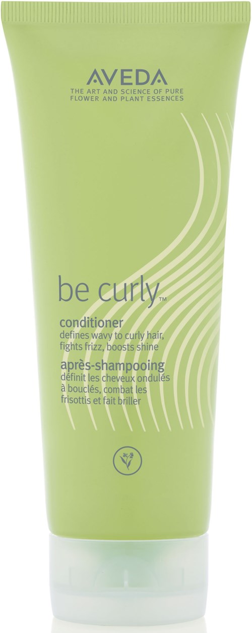 Grønn tube med Aveda Be Curly balsam for bølget hår med bølgete linjer og produktnavn.