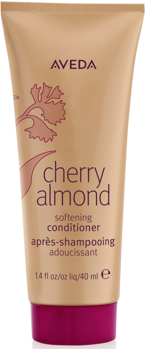 En mykgjørende balsam i en beige tube med lilla og rosa detaljer, merket 'Cherry Almond' av Aveda.