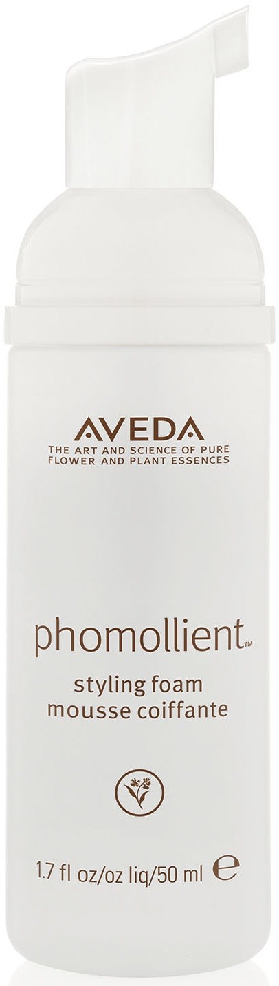 Aveda Phomollient styling foam i en vit flaska med pump. Etiketten visar produktnamn och detaljer.