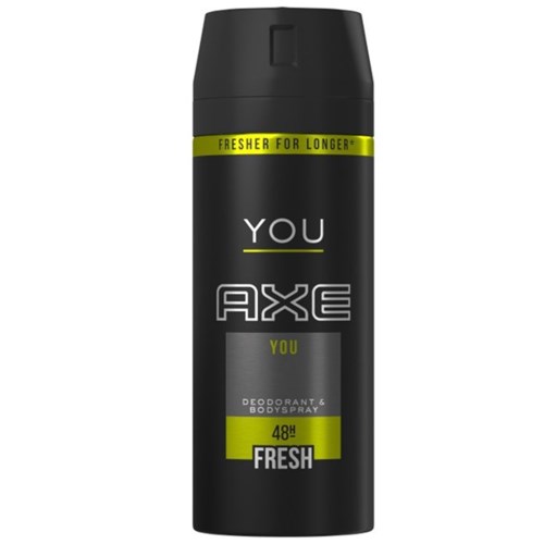 En sort deodorant spraydåse med gul og grå label, mærket AXE, holder i 48 timer.