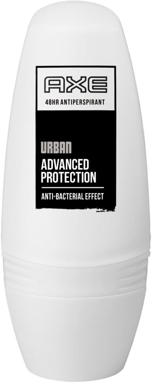 En vit sprayflaska med svart och vit etikett som visar att det är en Axe-deodorant för män.