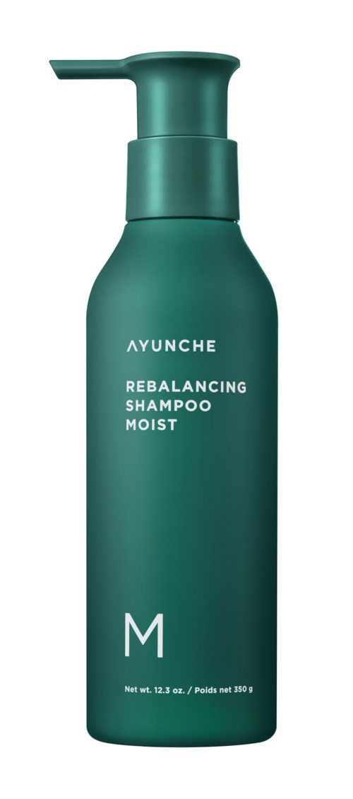 Zielona butelka szamponu Rebalancing Shampoo Moist z dozownikiem. Marka to Ayunche i ma duże 'M'.