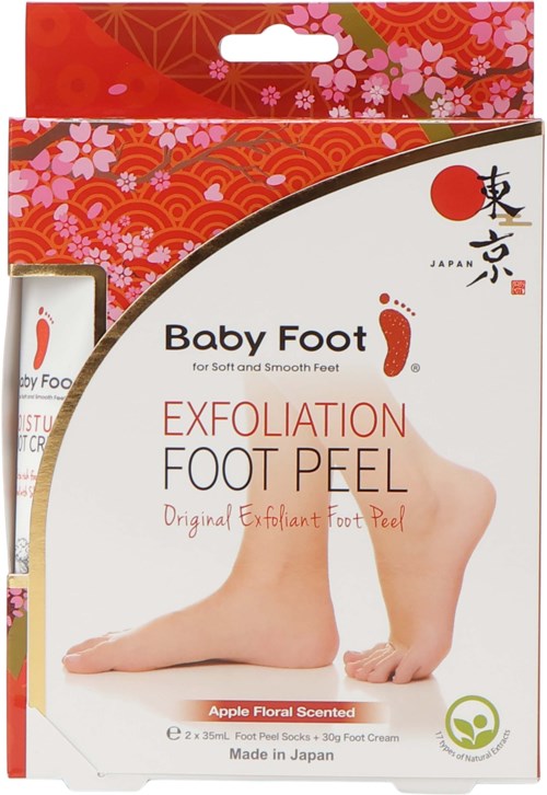 Fotskrubbprodukt med körsbärsblomdesign och bild av fötter, visar text och information om peeling och doft, tillverkad i Japan.