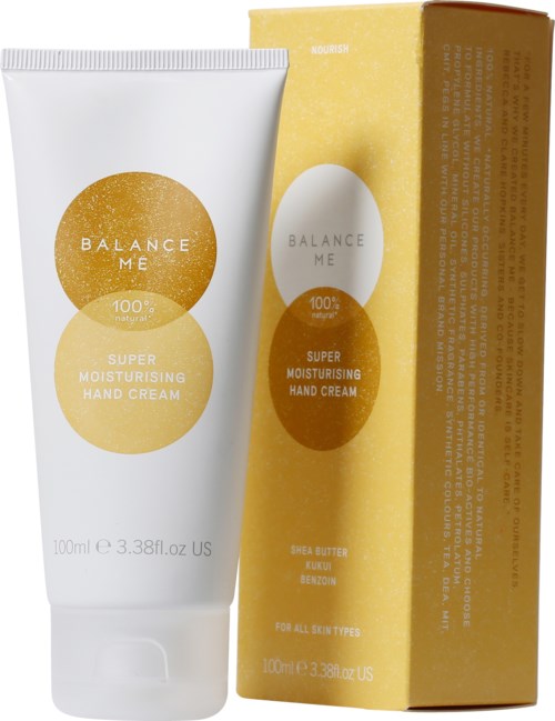 En tube og eske med håndkrem merket "Balance Me" med shea smør og fuktighetskrem for hender.