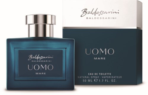Niebieska butelka perfum i opakowanie z napisem 'Baldessarini UOMO MARE', z srebrnym wieczkiem i prostym opakowaniem.