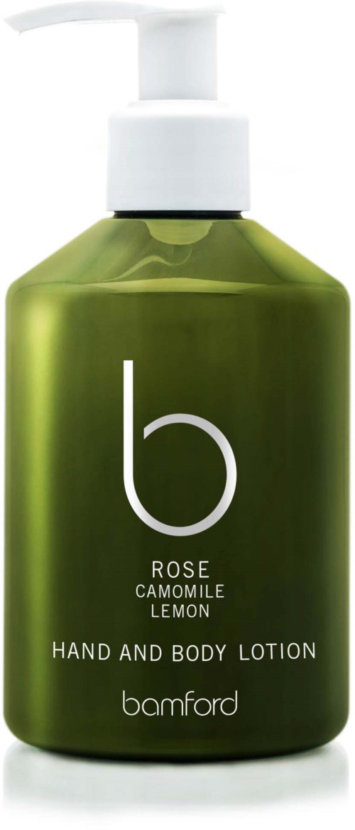 En grønn flaske med lotion og pumpe, merket 'b', inneholder duft av rose, kamille og sitron. Merke er Bamford.