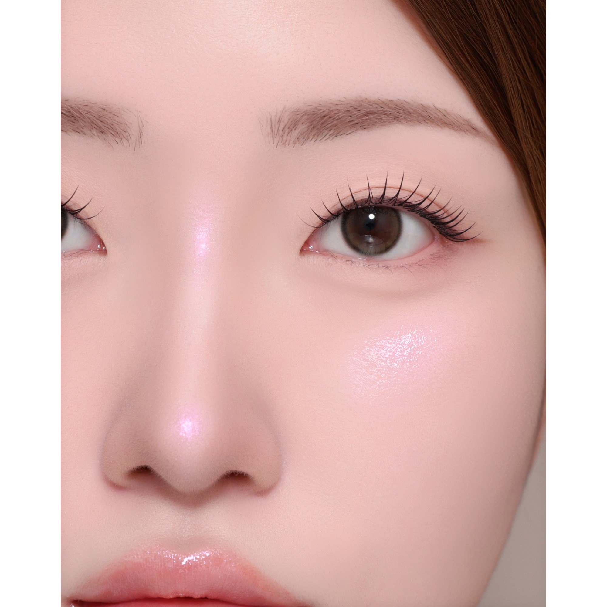 Banila Co Romantic Blush Highlighter 03 Sugar Frost (obrázok 3)