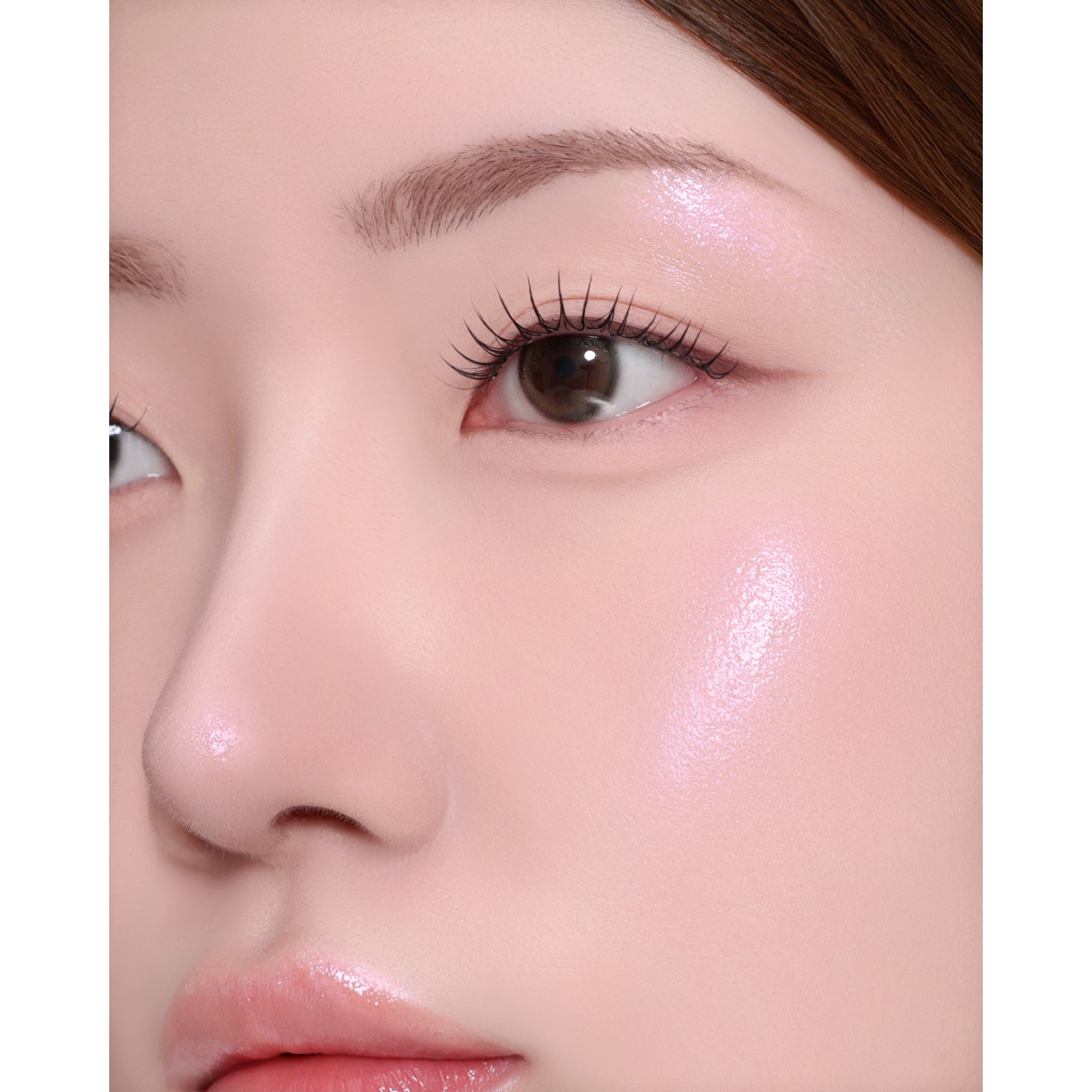 Banila Co Romantic Blush Highlighter 03 Sugar Frost (obrázok 4)