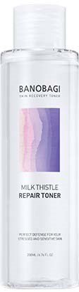 En tydlig flaska med Banobagi Milk Thistle Repair Toner med abstrakt design i lila och rosa på etiketten.