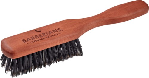 Een borstel met houten handvat en zwarte haren, gelabeld 'Barberians' voor schoonmaken of verzorgen.
