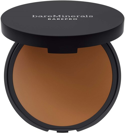 En rund sminke-kompakt med svart lokk merket 'bareMinerals BAREPRO' åpen for å vise brunt pudder inni.