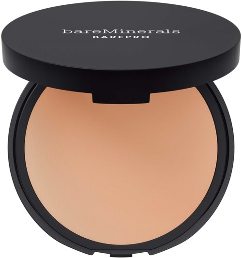 Ett runt öppet kompakt med spegel och beige pressad powder inuti. Märket är 'bareMinerals BAREPRO'.