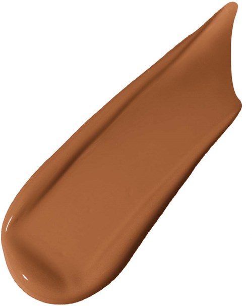 En klick slät, brun chokladspridning med en spetsig ände.