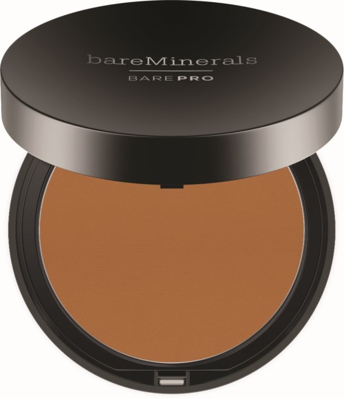 En rund liten ask med svart lock som säger 'bareMinerals BARE PRO'. Inuti är ett brunt pressat puder.