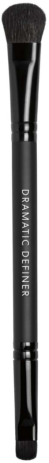 Make-up kwast met zwart handvat en zachte borstel. Het handvat heeft de tekst "DYNAMIC CINEENER".